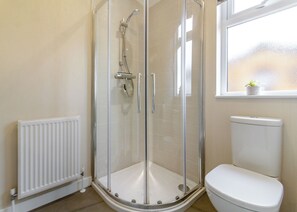 Bathroom - 2 bedroom accommodation in Swinethorpe, Nr Lincoln (Swinethorpe, Nr Lincoln)