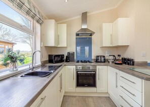 Fridge, oven, stovetop, toaster - 2 bedroom accommodation in Swinethorpe, Nr Lincoln (Swinethorpe, Nr Lincoln)