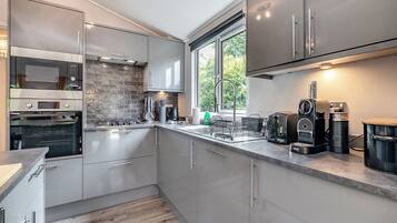 Fridge, oven, stovetop, toaster