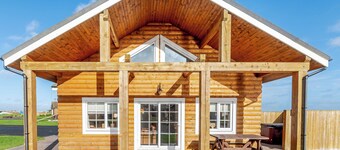 Outstanding, spacious and contemporary two storey lodge.