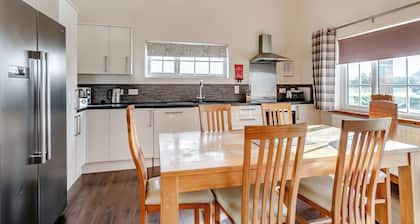 Outstanding, spacious and contemporary two storey lodge.