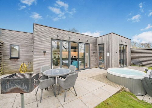 Woodland View Retreat (Pet)