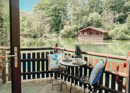 Kingfisher Lakeside Lodge