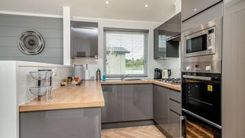 Réfrigérateur, four, plaque de cuisson, lave-vaisselle