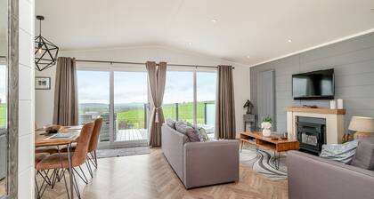 2 bedroom accommodation in Midsomer House, East Compton