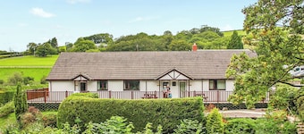 Cottage with one double and two twin.