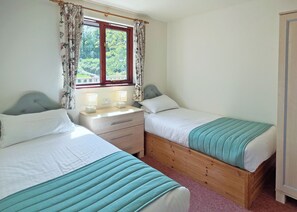 Unclassified image, 5 of 7, button - Cottage with one double and two twin. (St Clears)