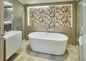Bathroom - Whistler Deluxe Lodge (Hexham)