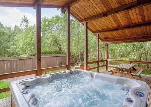 2 bedroom accommodation in Freehay, Cheadle