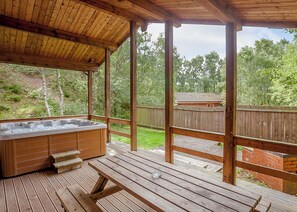 Bañera de hidromasaje al aire libre