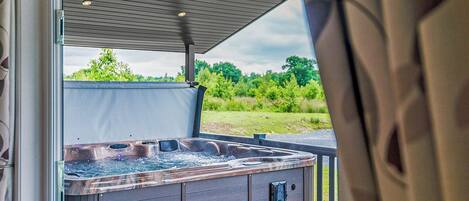 Bañera de hidromasaje cubierta