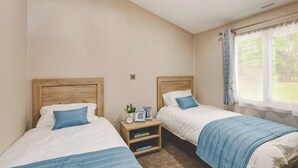Unclassified image, 3 of 5, button - New in 2020. Modern lodge with one double and one twin. (Mablethorpe)