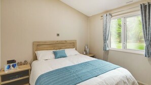 Unclassified image, 5 of 5, button - New in 2020. Modern lodge with one double and one twin. (Mablethorpe)