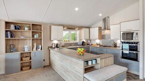 Unclassified image, 2 of 5, button - New in 2020. Modern lodge with one double and one twin. (Mablethorpe)