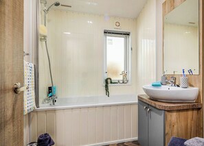 Bathroom - New in 2020. Modern lodge with one double and one twin. (Mablethorpe)