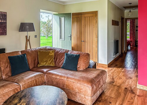 3 bedroom accommodation in Flaxton