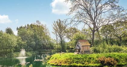 3 bedroom accommodation in Flaxton
