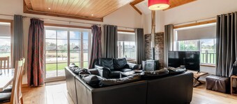 Outstanding, spacious and contemporary two storey lodge.