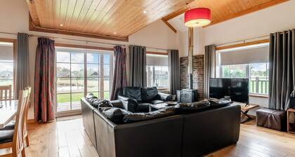 Outstanding, spacious and contemporary two storey lodge.