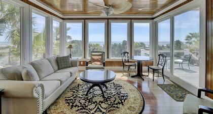 Oceanfront, Pool & Hot Tub, Outdoor Kitchen, Walk to Town, Pets considered - 910 Ocean Blvd