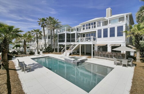 Oceanfront! Pool, Hot Tub, Walk to Town, Pets ok w/fee - 910 Ocean