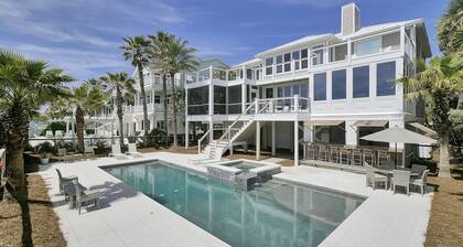 Oceanfront! Pool, Hot Tub, Walk to Town, Pets ok w/fee - 910 Ocean