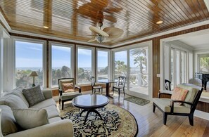 Smart TV - Inquire for Disc on 28+ night stays! Pool, Hot Tub, Walk to Town, Pets ok w/fee - 910 Ocean (Isle Of Palms)