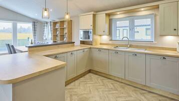 Fridge, oven, stovetop, toaster