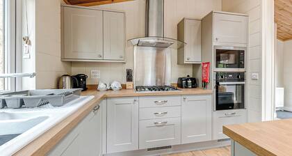 1 bedroom accommodation in Freehay, Cheadle