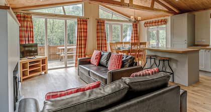 3 bedroom accommodation in Freehay, Cheadle
