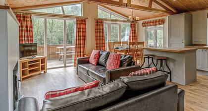 3 bedroom accommodation in Freehay, Cheadle