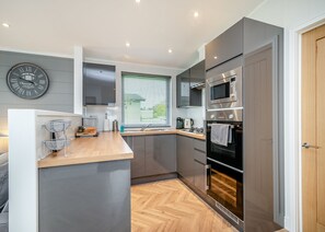 Oven - 2 bedroom accommodation in Midsomer House, East Compton (Midsomer House, East Compton)