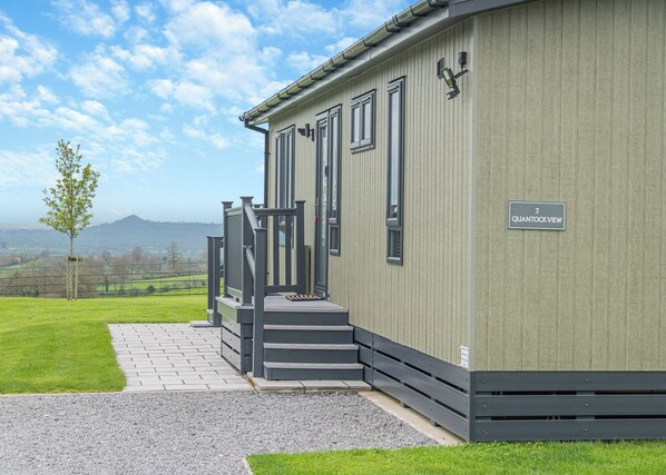 Unclassified image, 1 of 14, button