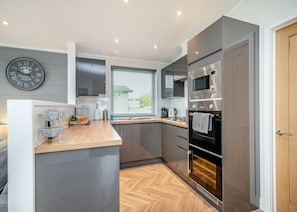 Oven - 1 bedroom accommodation in Midsomer House, East Compton (Midsomer House, East Compton)