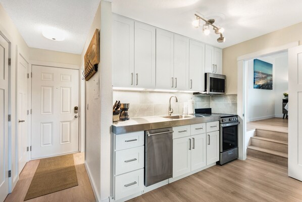 Fridge, microwave, oven, stovetop