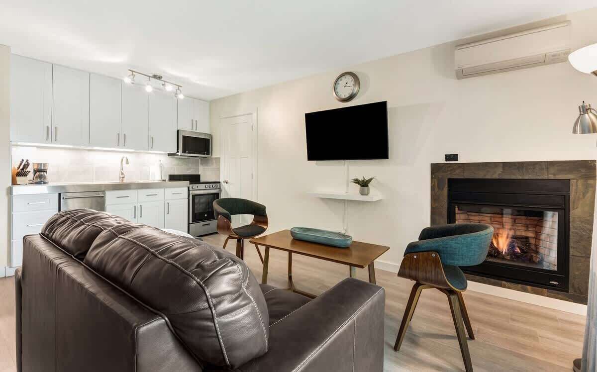 TV, fireplace, offices
