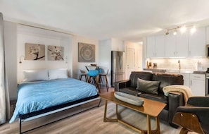 1 slaapkamer, een strijkplank/strijkijzer, gratis wifi, beddengoed