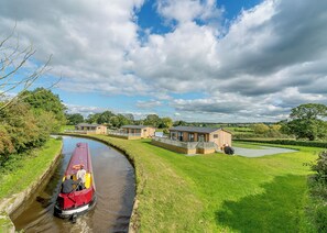 Exterior - 2 bedroom accommodation in Tetchill (Tetchill)