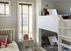 A child's bunk bed room with a window, a small table, and a toy house. - Lakeside 14 Casa Pet Friendly (Woodhall Spa)