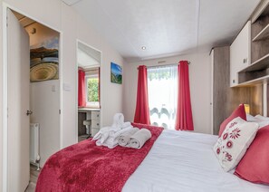 1 bedroom, free WiFi - Manifold Caravan Pet Friendly (Longnor, Nr. Buxton)