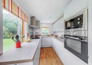 Kühlschrank, Ofen, Herdplatte, Geschirrspüler