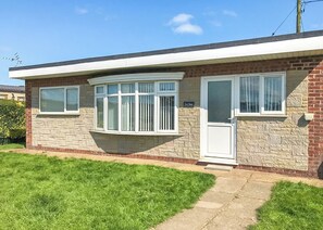 Exterior detail - Comfortable bungalow with one double and one twin. (Chapel St Leonards)