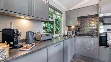 Fridge, oven, stovetop, toaster