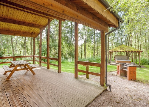 2 bedroom accommodation in Freehay, Cheadle