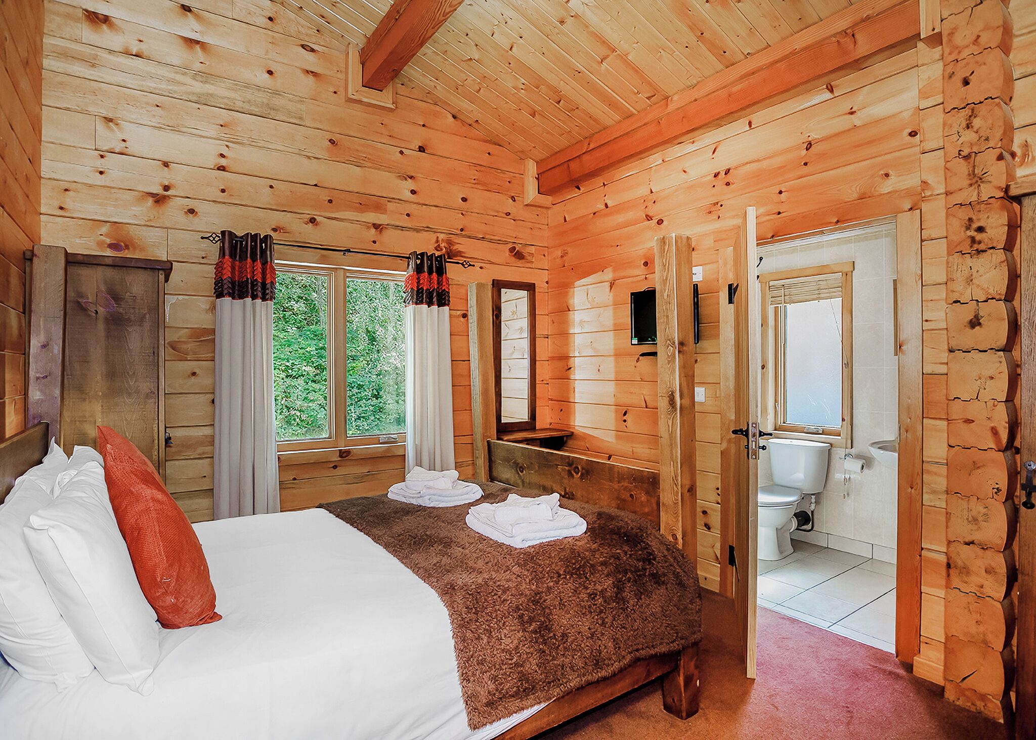 2 bedrooms