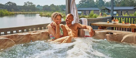 Outdoor spa tub