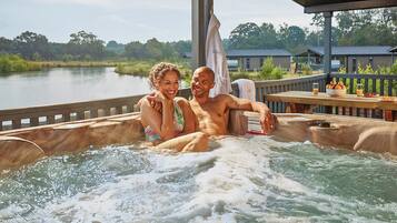 Bain à remous extérieur