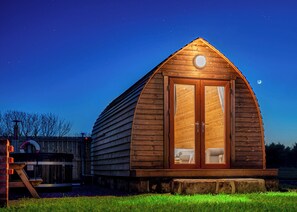 Exterior - A quirky pod with one double and shower room. (Crimdon)