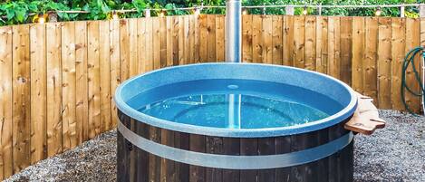 Tina de hidromasaje al aire libre