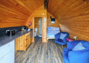 1 bedroom, free WiFi - A quirky pod with one double and shower room. (Crimdon)